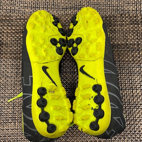 Nike Indoor Soccer Shoes - Picture 7 of 8